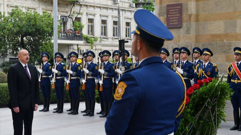 Azerbaycan'da Cumhuriyetin 101. yıl dönümü kutlanıyor