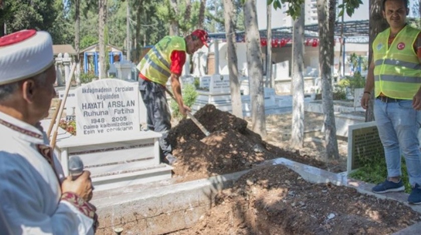 Cansız mankenler İslami göre defnedildi