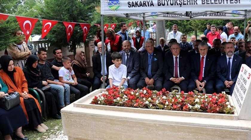 15 Temmuz şehidi polis memuru mezarı başında anıldı