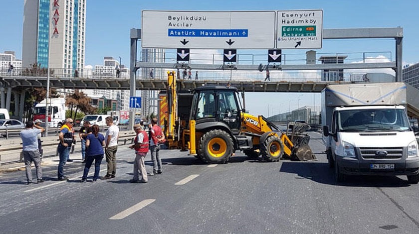 İstanbul'da yolda çökme! Ankara yönü trafiğe kapatıldı