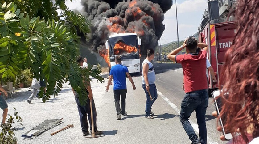 Balıkesir'de otobüs yandı! 1'i çocuk 5 kişi hayatını kaybetti