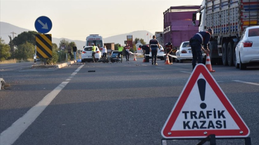 Bayram arifesinde trafik kazaları can aldı