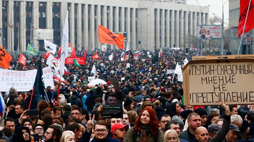 Gerilim tırmanıyor! Rusya'da 20 bin kişilik protesto eylemi