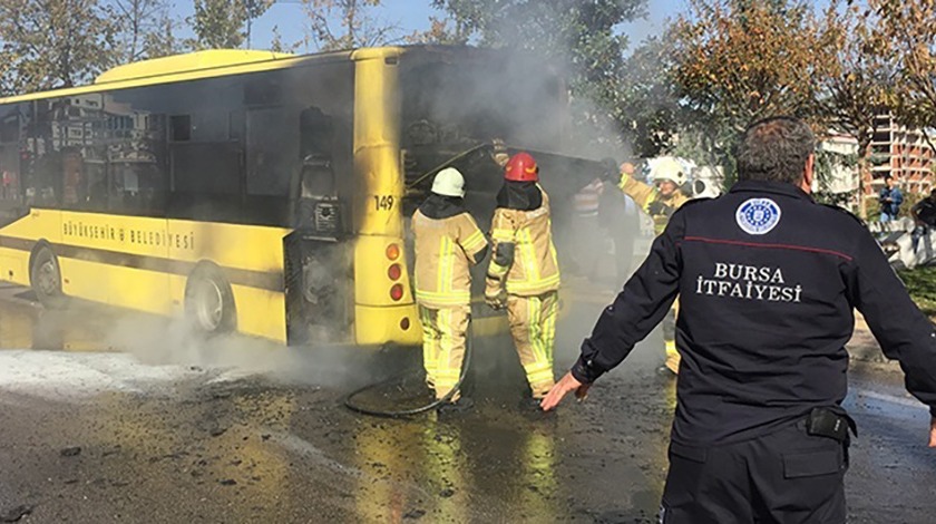 Bursa'da korku dolu dakikalar! Belediye otobüsü alev aldı