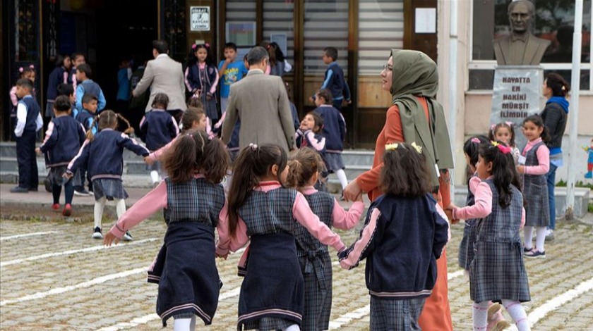 MEB duyurdu! Ara tatillerde eğitime ara yok