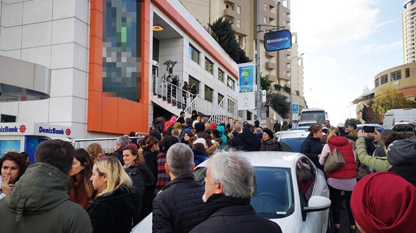 O kolejdeki kriz sürüyor! Velilerden protesto eylemi