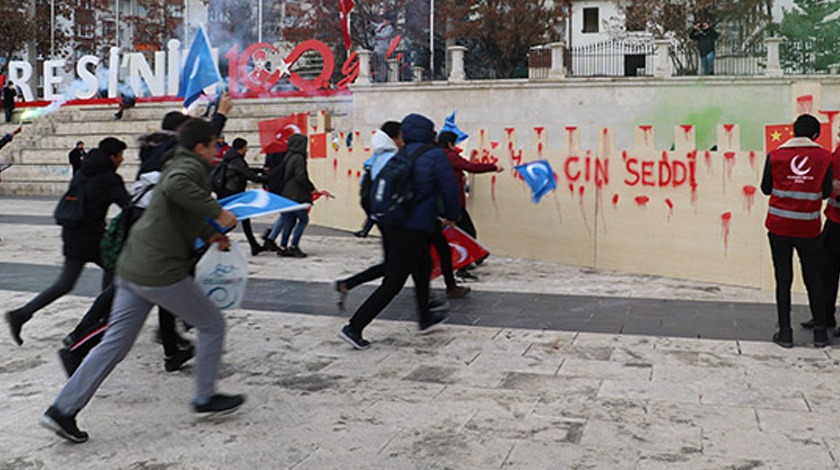 Sivaslılar 'Çin Seddi'ni yıktı