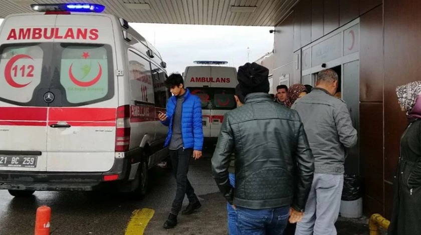 Hastanelik oldular! 60 kişi tatlıdan zehirlendi