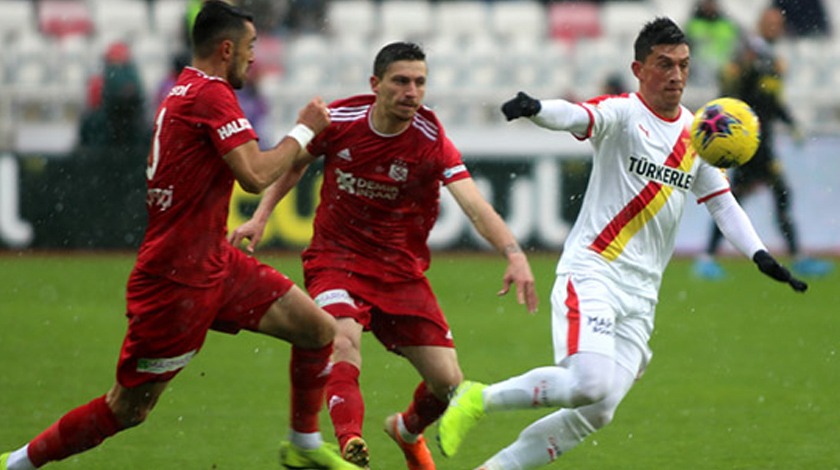 Lider Sivasspor, ilk yarıyı zirvede tamamladı