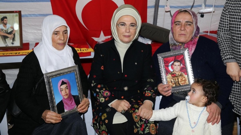 Emine Erdoğan’dan Diyarbakır annelerine ziyaret