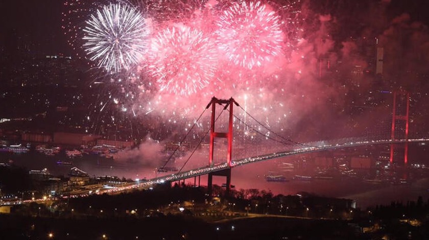 Boğaz'daki yılbaşı şovunun maliyeti belli oldu!