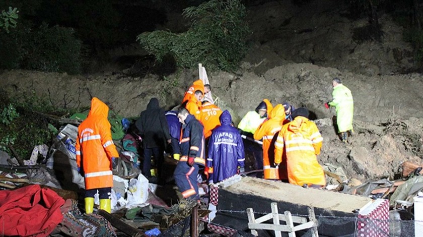 Mersin'de yaşamı felç eden kuvvetli yağış can aldı