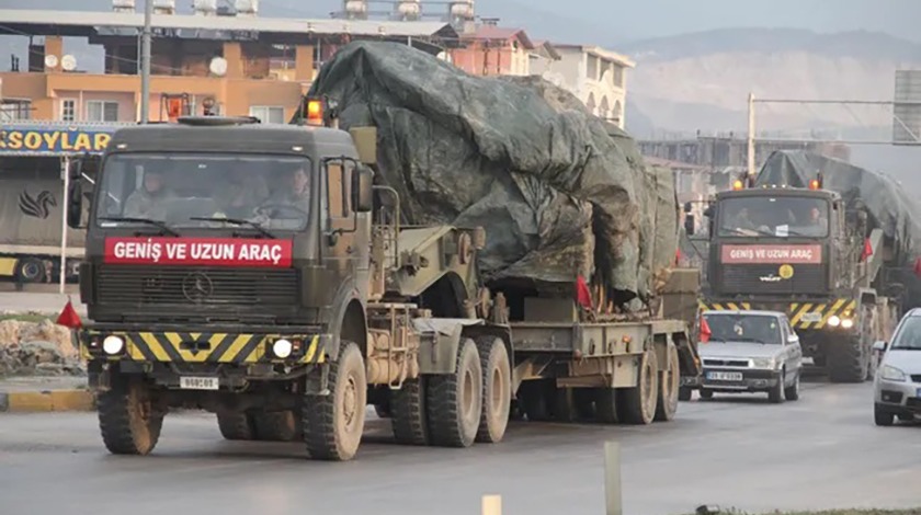 Türkiye'den sınıra askeri araç ve komando sevkiyatı