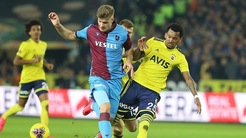 Trabzonspor, Fenerbahçe'yi 2-1 yendi