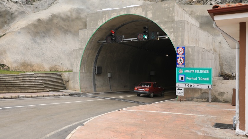 Ferhat Tüneli trafiğe açıldı