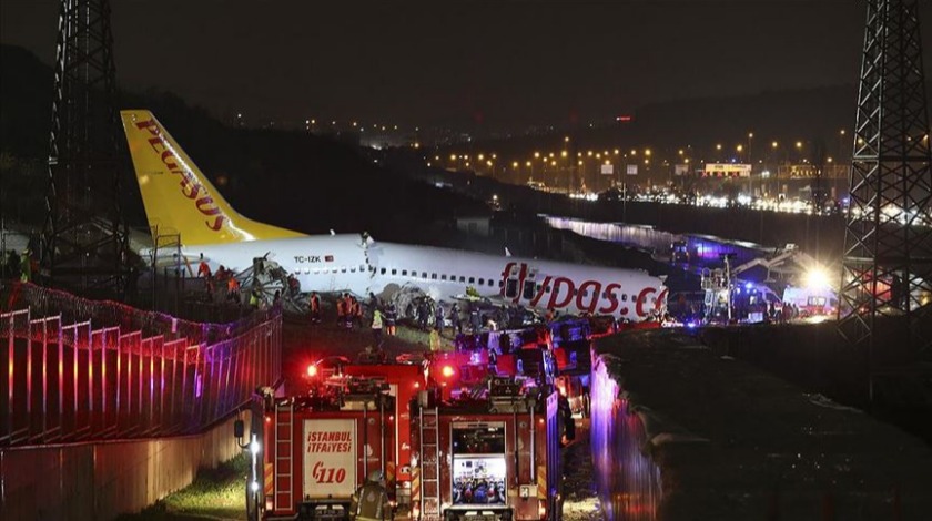 Sabiha Gökçen'de uçak pistten çıktı: 3 kişi hayatını kaybetti