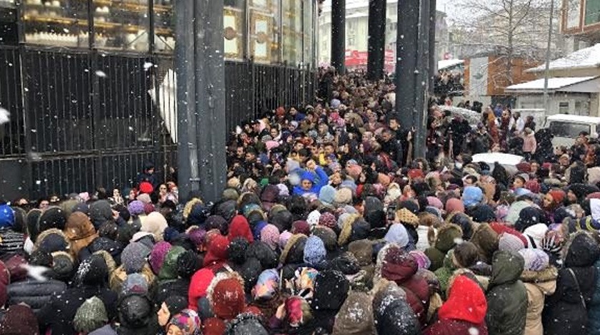 Haberi alan koştu! Bayılan ve ezilenler var