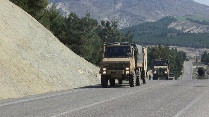 Tanklar sınıra ilerliyor: TSK sevkiyatları yoğunlaştırdı