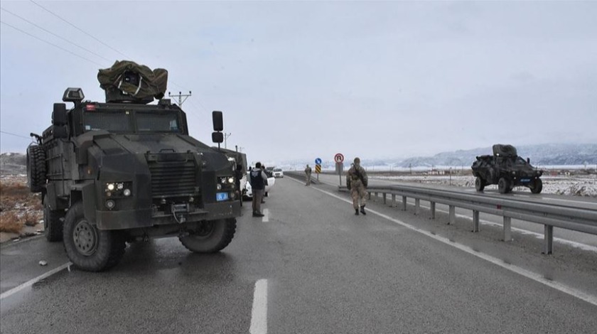 Ağrı'da Gümrük Müdürlüğü aracına roketli saldırı! Şehidimiz var