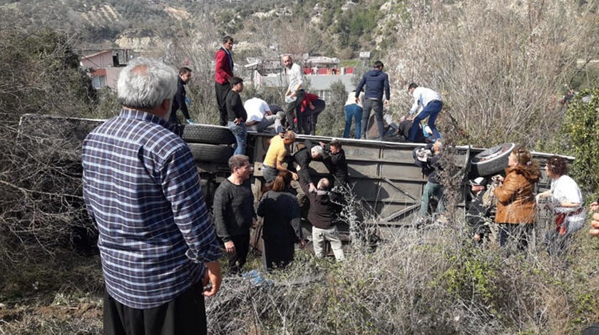 Gezi dönüşü kaza: 40'a yakın kişi yaralandı