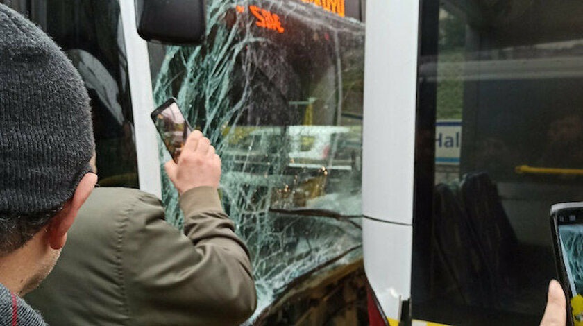 İki metrobüs çarpıştı! Yaralılar var