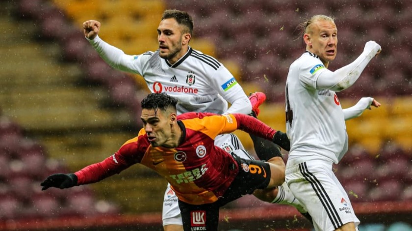 İstanbul'da sessiz sedasız derbi! Kritik maçta kazanan yok