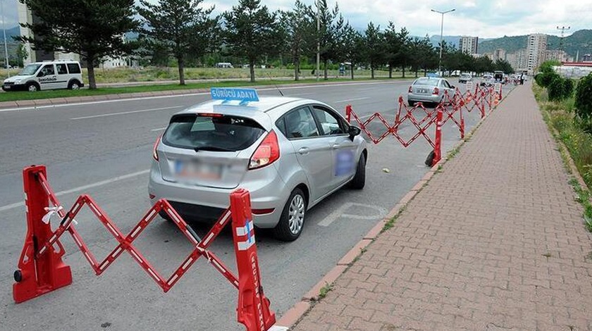 Sürücü kursları sınavları ertelendi