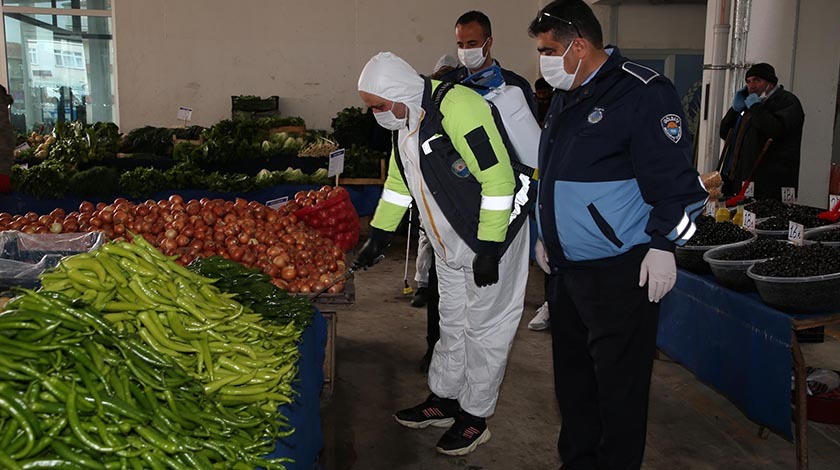 Semt pazarında koronavirüs tedbirleri alındı