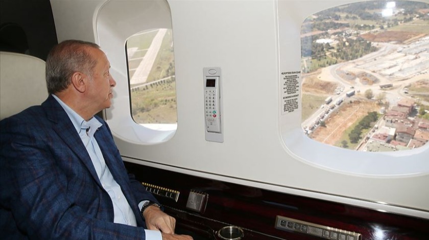 Erdoğan, yapımı devam eden hastaneleri havadan inceledi