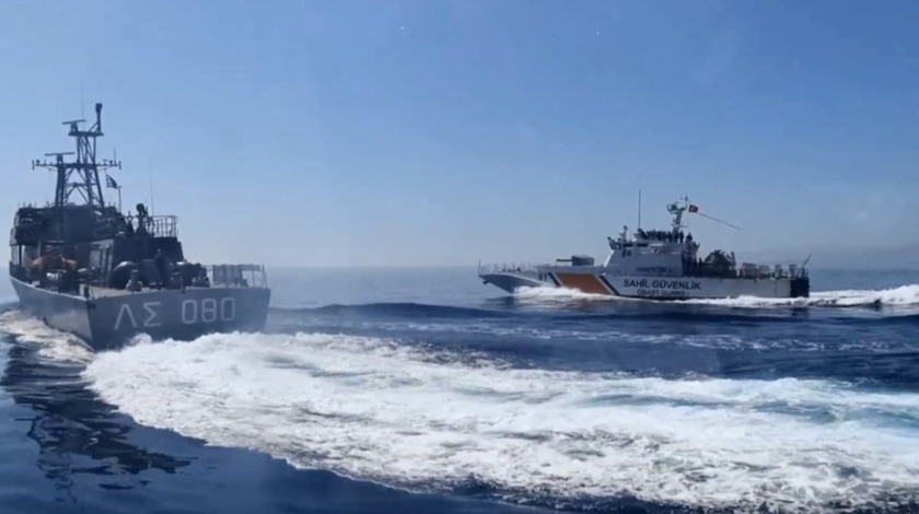 Türk karasularına giren Yunan botları cevabını aldı