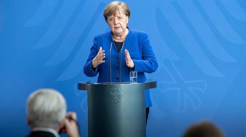 Merkel: Salgınla uzun süre yaşamak zorunda kalacağız