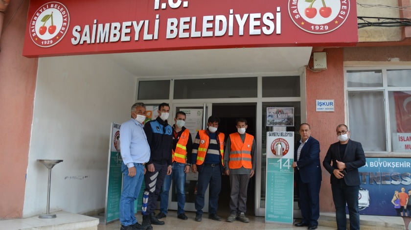 MHP'li belediyeden caddelere el dezenfektanı