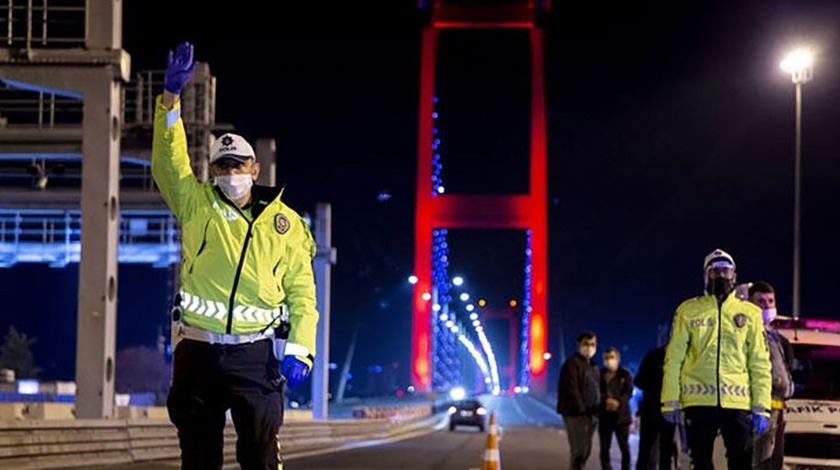 24 ilde 2 günlük sokağa çıkma kısıtlaması başladı