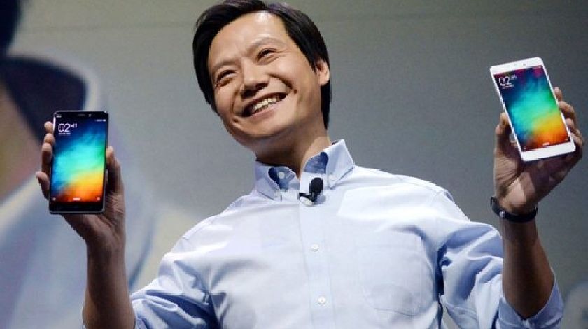 Xiaomi'nin CEO'su o markanın telefonunu kullanıyor