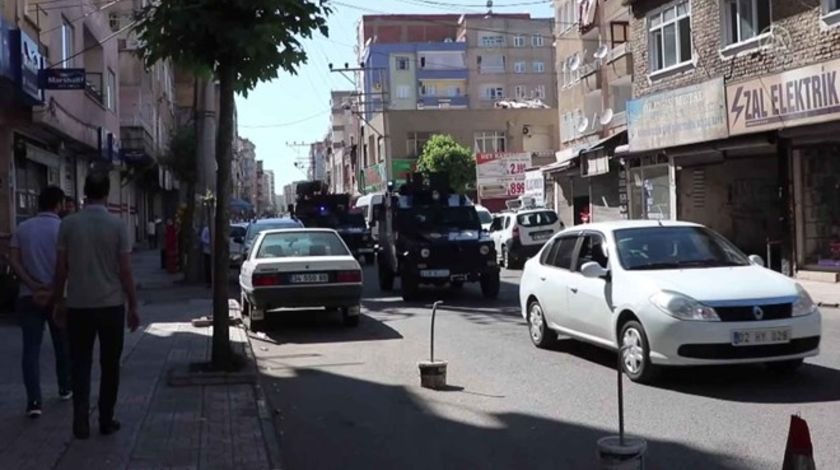 Dur ihtarına uymayıp polise ateş açtı: Şehidimiz var