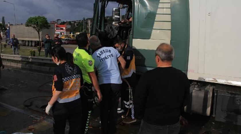 Samsun'da 12 aracın karıştığı zincirleme kaza: 5 yaralı