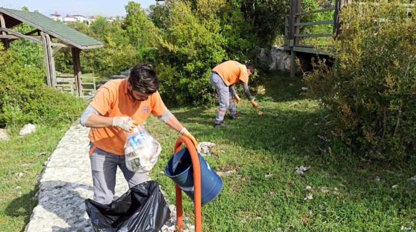 Toroslar'da mesire alanları temizleniyor