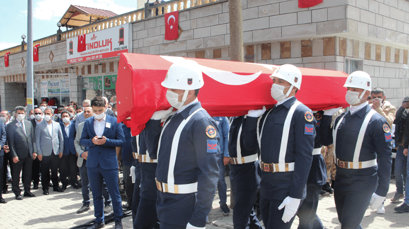 Bingöl'ün deprem şehidi, güvenlik korucusu son yolculuğuna uğurlandı