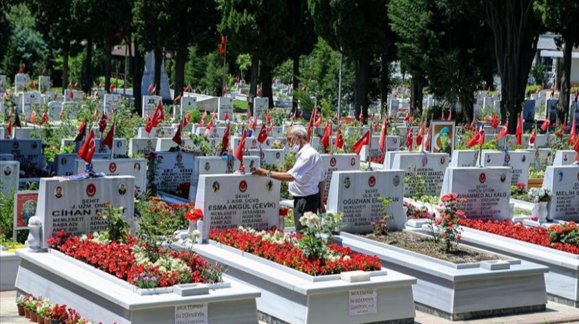 Edirnekapı Şehitliği'nde Babalar Günü hüznü