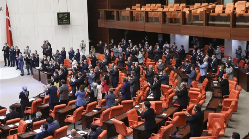 Milletvekilleri, Ayasofya kararını ayakta alkışladı