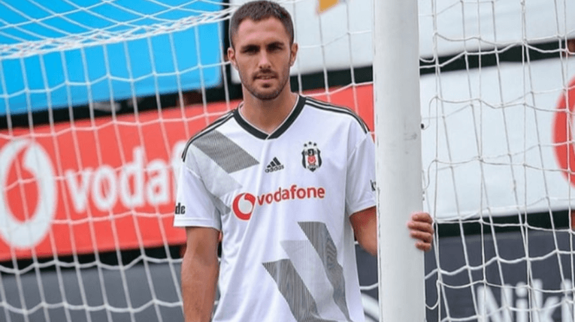 Beşiktaş'ta Victor Ruiz ile yollar ayrıldı