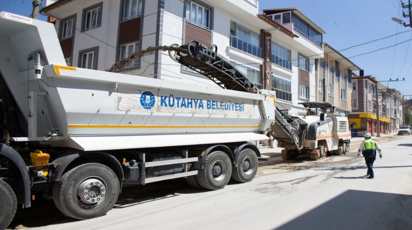 Akçay caddesi'ne sıcak asfalt seriliyor