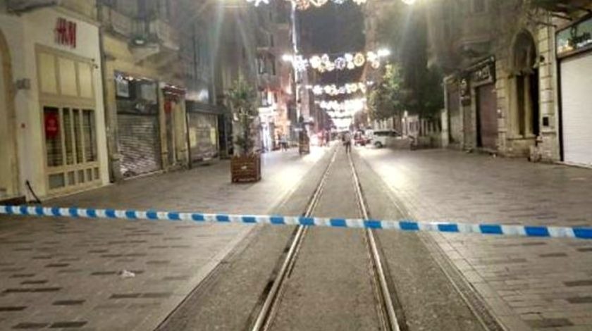 İstiklal Caddesi'nde şüpheli paket alarmı