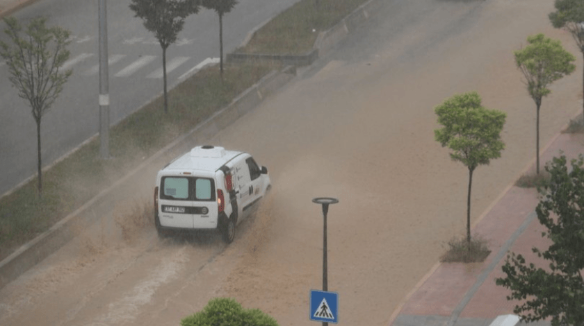 Meteoroloji'den "sağanak" ve "kuvvetli rüzgar" uyarısı