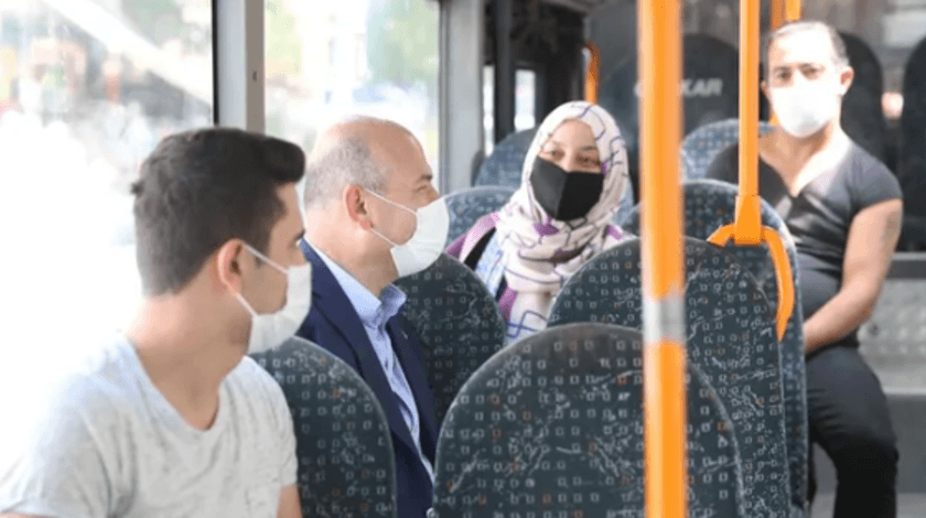 İçişleri Bakanı Süleyman Soylu Mamak'ta halk otobüsüne bindi