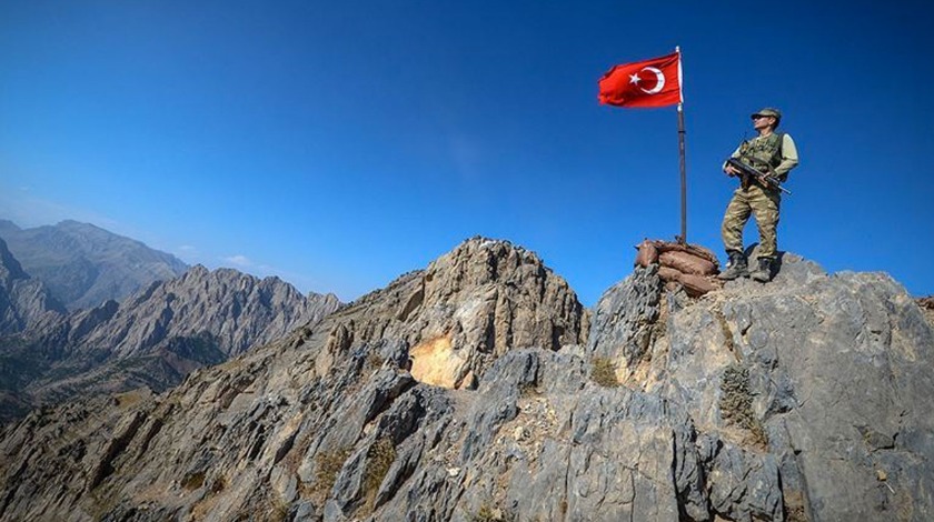 Ağrı'da PKK'lı teröristlerle çıkan çatışmada 2 asker şehit oldu