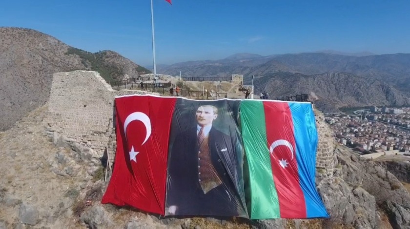 Amasya’dan Azerbaycan’a dev bayraklı destek