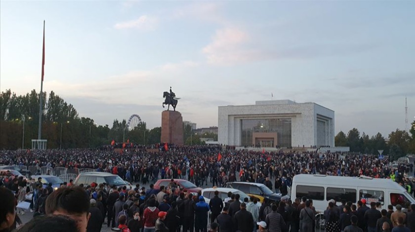 Kırgızistan'da protestolar devam ediyor