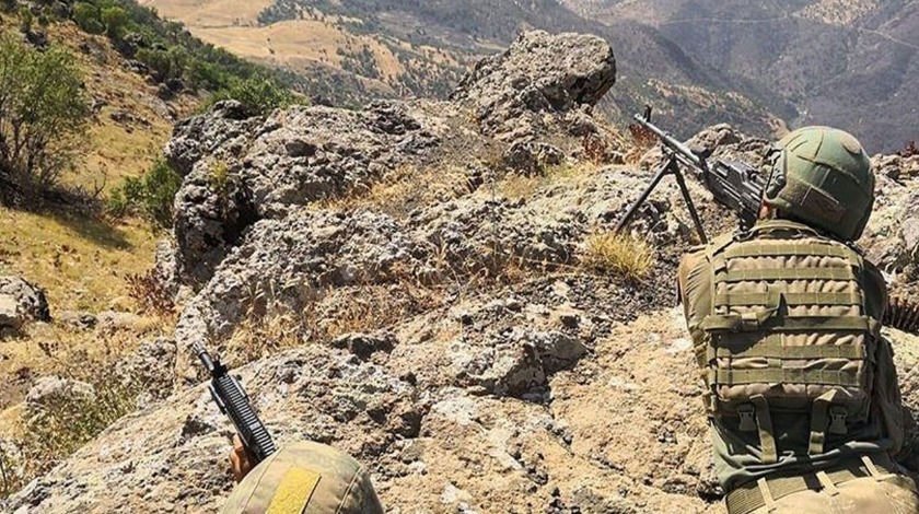 Terör örgütüne bir darbe daha! Onlarca silah ve mühimmat ele geçirildi