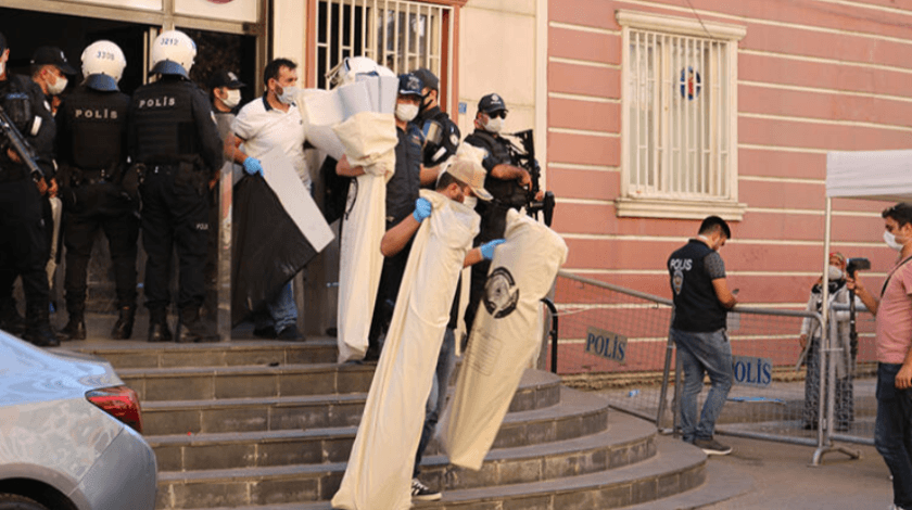 Diyarbakır'da HDP'li eş başkanlar gözaltında